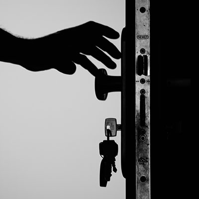 Ligg steget före inbrottstjuven med hemlarm